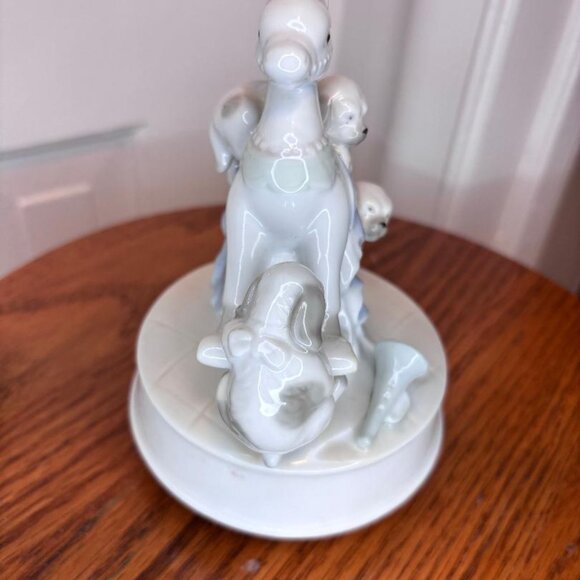 PORCELAIN GLAZED MUSIC BOX ROCKING HORSE 3 PUPPIES BY GEORGE GOOD PLAYS TOYLAND - Picture 4 of 5